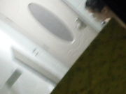 大眼睛小妹洗澡偷拍