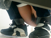 某大学图书馆拍到的妹子