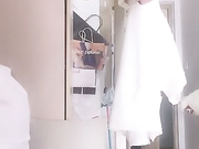 大胸学妹趁着宿舍没有其它人玩直播逼逼随便揉几下就出淫水了