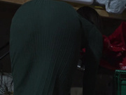 出门倒垃圾被邻居小哥偷窥，尾随到家中干到淫水四射 (上 集）