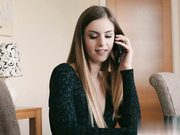 斯特拉·考克斯在大鸡巴活动中不断深插