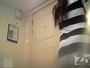 精品推薦 多角度拍攝公共衛生間裏漂亮洋妞如廁 肥嫩大屁股看得誘惑十足 1080P原版高清