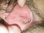 土豪高价钱约卫校水嫩漂亮的小美女到酒店,刚开始不好意思玩手机,后来用跳蛋把妹子粉嫩的小穴震的直流水才完全放开.