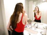 19岁的辣妹为了挣学费被操了