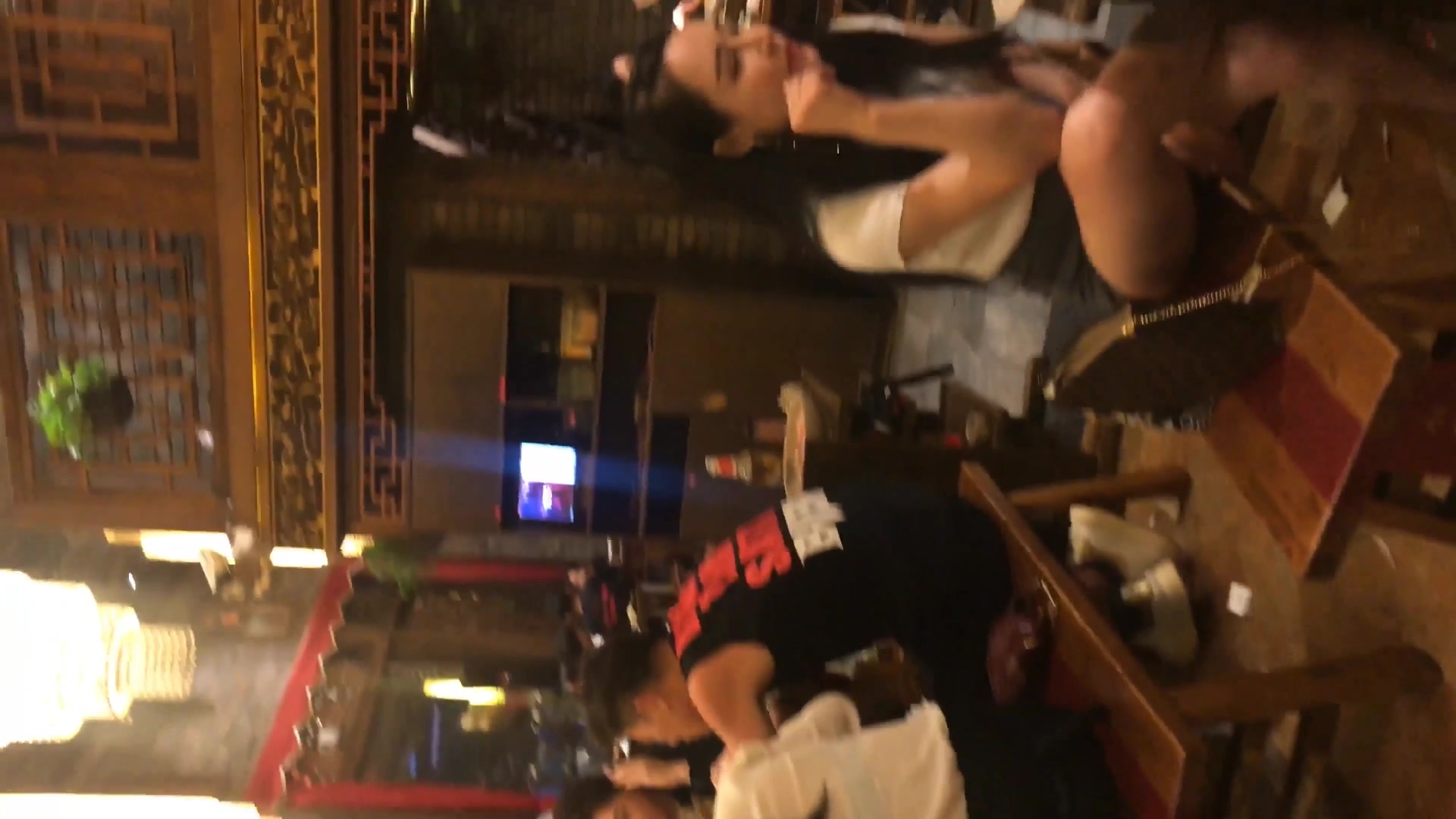 公共場所衛生間大膽坑神專門挑選年輕漂亮妹子如廁偷拍 形態各異私處看得讓人欲火焚身 1080P高清原版