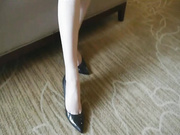 身材豐滿美乳極品妹子星級酒店私會猥瑣大叔啪啪打炮 從桌上幹到床上各種體位玩弄高潮潮噴 最後直接累趴下了 國語高清