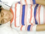 某學院大四學妹生日當天與男友酒店開房瘋狂嗨皮真實破處 主動張開雙腿直插花心幹得滿頭大汗 貌似最後都沒有完全插入 國語720P高清