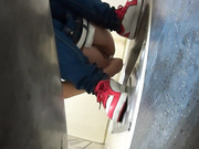 牛人廁拍火車車廂臥鋪眼鏡小美女如廁噓噓 幹凈的微毛小穴捎帶另兩位美女嫩逼看得讓人欲火焚身 1080P高清原版