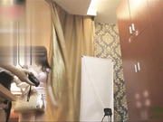 私人會所800元約了個剛破處不久的99年超漂亮小虎牙美女技師全套服務 吃雞巴嘗試各種體位服務蠻不錯的 逼緊水超多 國語720P高清