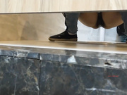 最新流出國內廁拍大神尾隨妹子進入路邊公廁偷拍美女少婦如廁噓噓 形態各異逼逼看得欲火焚身 1080P高清原版