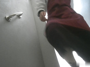 【精品厕拍】，商场女厕固定机位真实偷拍数位女性方便，后位近景双洞清晰可见