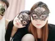 双飞风骚小姐妹，黑丝情趣诱惑，淫声荡语互动撩骚，刮逼毛给狼友看，掰开骚逼看特写，压在身下轮着草真骚