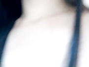 淫荡的小野猫高颜值好身材，就是逼毛太多了性欲旺盛听狼友指挥，跳蛋塞逼里抽插自慰，掰开给狼友看特写真骚