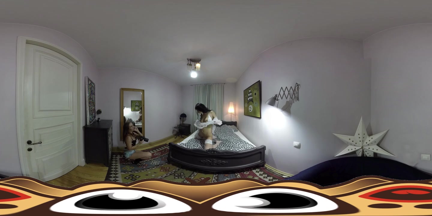 Virtual Porn 360 Sexy lesbian photo session with a happy ending
