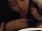 长得很像某当红明星的大二美女与男友激情啪啪后,看她红润的脸蛋意欲未尽主动拿起鸡巴舔,求第二炮！国语