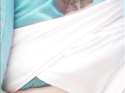 18岁高中萌妹子公园大胆值播，用水果插X穴 造福广大粉丝