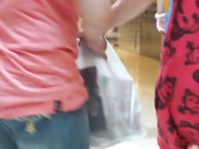 偶遇逛街的李小璐 狂跟了十多分钟才抄到裙底