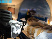 情侣酒店爆操身材样貌很不错的黑丝小美女,干的太猛把美女操爽后说了句：你是不是很久没做了!