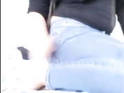 网友撩妹，妹子很谨慎脱之前先探出窗看看对面是否有偷窥的对白清晰