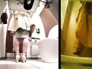 坐盗市流出新系列豪华坐厕双镜头偷拍美女各式真实表情流露