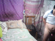 肚腩胖哥简易窝棚嫖妓两人老婆老公的叫得很亲热临走往别人屁股狠狠打了一巴掌