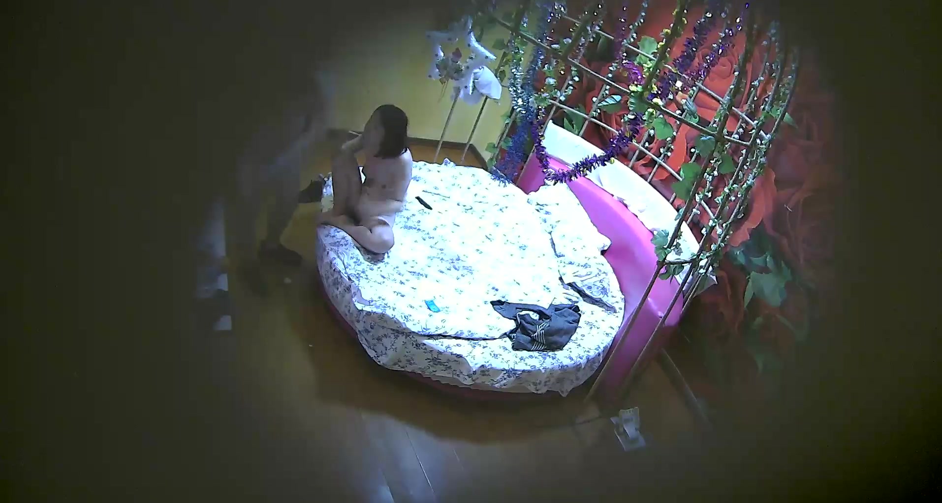 精品酒店情趣房新花床偷拍一对很会玩的文化人鸡巴舔雪糕各种姿势体位草不停声音清晰