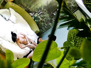 精品小旅馆绿叶房偷拍短小精干战斗力不错的眼镜小胖女友对他很满意完了还给他香吻