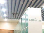 坑爹女主播潜入海边浴场洗浴更衣室偷拍和洗浴中心比较一下这的妹子还不错