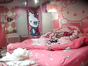 特色酒店偷拍外表端庄漂亮的美女和胖男操逼真激烈,男的干累了女的就舔他蛋蛋和鸡鸡接着操,女的还用手机自拍!