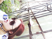 真大胆四眼仔和漂亮空姐制服美女大白天在绿化带广告牌后面啪啪口爆吞精1080P高清无水印