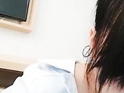 清纯小美眉公园搭讪在玩手游的小哥到小旅馆啪啪直播妹子搞得人有点杂逼逼貌似有炎症