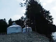 东北自驾姐驱车到某少数民族景区勾搭个穿着民族服装的大爷野战很好奇这是什么族