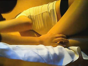 内裤哥桑拿会所双飞2位极品美女,看到大鸡巴大吃一惊说：这也太大了,嘴里放不下,避孕套都要用大号的.体格小的被操的受不了。