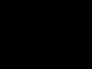 半夜趴透气窗台偷窥邻居小两口过性生活，嫂子的皮肤白皙奶子够大很是让人羡慕