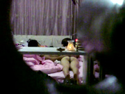 广州某私人会所炮房洞中偷窥很会玩的嫖客换着制服玩