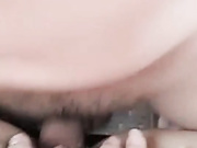 逼逼还算粉嫩的个性妹子和刚刮完屌毛的大鸡巴炮友野外车震连续草到妹子有点吃不消