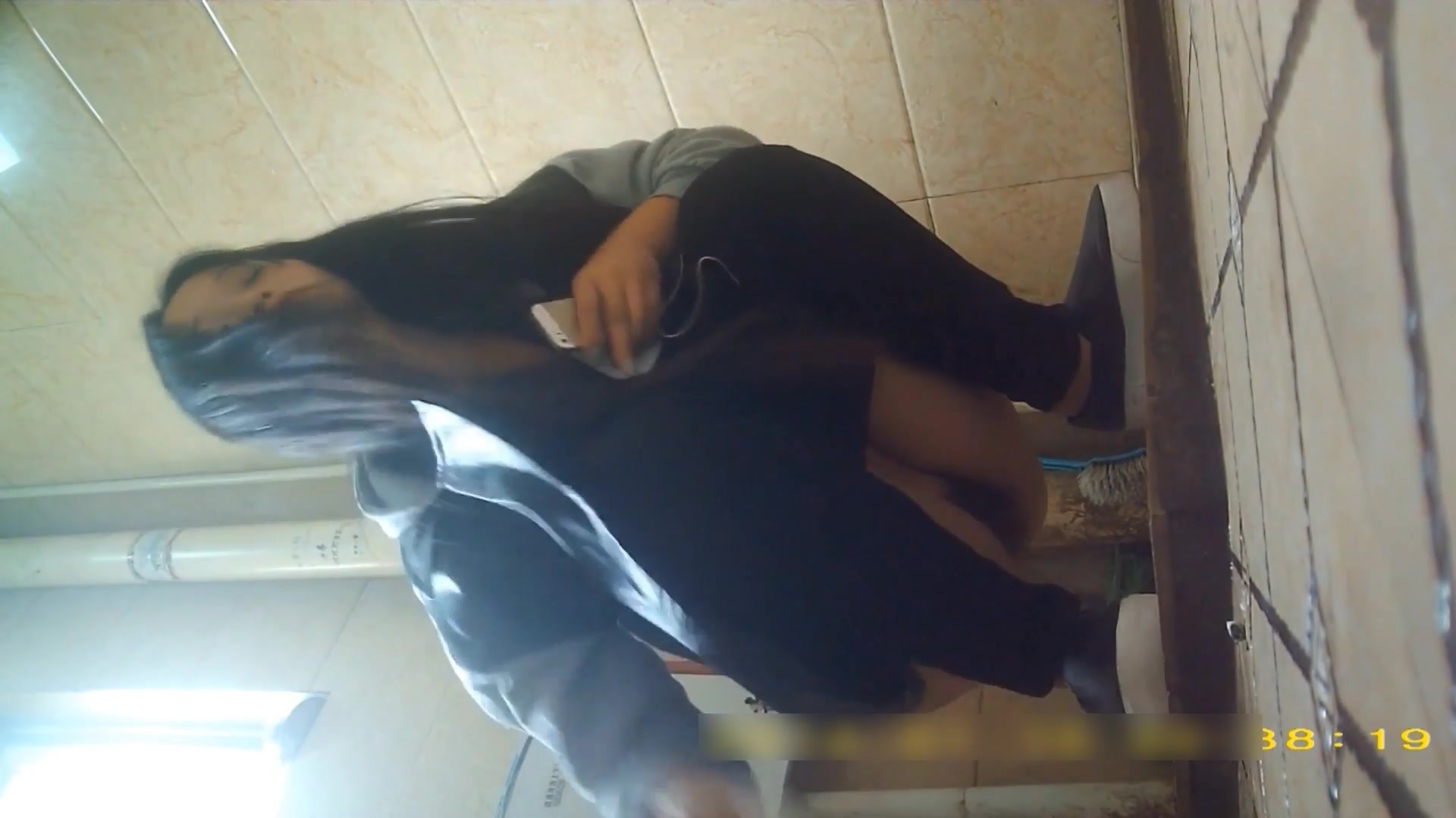 外站最新流出高校女厕露脸偷拍气质美女还真不少下课了络绎不绝来嘘嘘