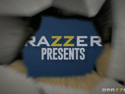 大鸡巴激射墙洞里的金发美妇