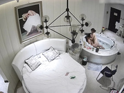 精致酒店性福小胖啪啪高颜值身材苗条小美女放着小曲鸳鸯浴主动在浴缸里开干回床上继续美女很骚女上位疯狂女操男