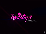 化装间里两个磨穴取乐的骚妇