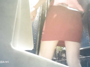 国内高级夜总会女厕偷拍来嘘嘘的小姐有几个颜值还不错