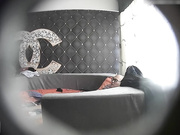 酒店特色房偷拍练瑜伽的漂亮美女进房就被光头男扑倒操了3次,每次内射完鸡鸡都还很硬,应该是提前吃了药.国语!