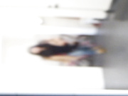 学生MM厕所跟拍系列4 妹子尿完踮着脚照镜子，看看自己背影漂亮不