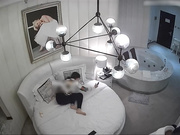 周末休息大学生情侣校外开房外表清纯眼镜妹很有江湖经验与男友探讨说屋里真没有监控嘛那个是啥对白清晰