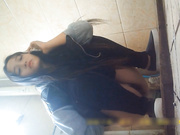 外站最新流出作品-某高校公共女厕拍摄到的气质美女如厕嘘嘘