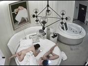 眼镜男喜欢舔脚挑逗一番扒掉美女白领内裤露出大白屁股强势插入快速抽送凄惨动人呻吟声随啪啪声齐响小伙真猛