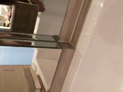 湖师大眼镜美眉和包养她干的干爹豪华酒店套房浴室啪啪，一边干一边手机自拍1080P高清