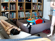 民宅网络摄像头被黑偸拍激情性福的年轻夫妻沙发上打炮大奶美娇妻身材很好很主动舌吻给力不像是刚生过孩子