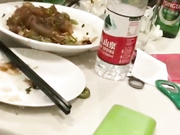 【网曝门事件】潍坊包间事件 19岁潍坊女包间擦枪走火 翘美臀后入直接操