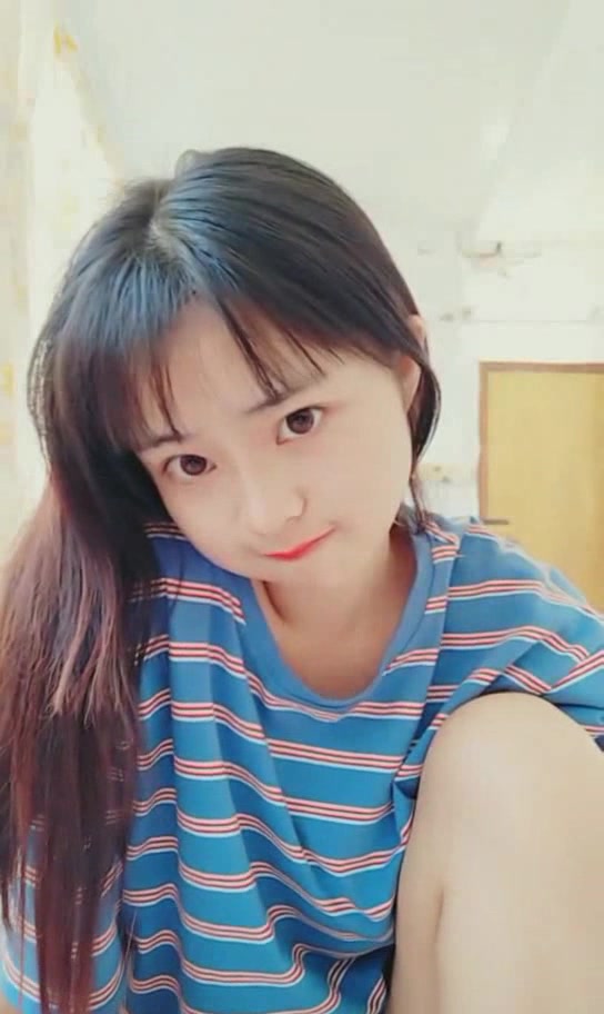 颜值高身材丰满美女主播吴果果收费直播秀 和炮友口交啪啪 十分诱人